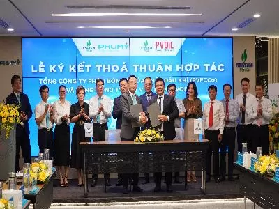 PVFCCo - Phú Mỹ và PVOIL ký kết thỏa thuận hợp tác trong lĩnh vực dịch vụ, thương mại và hóa chất