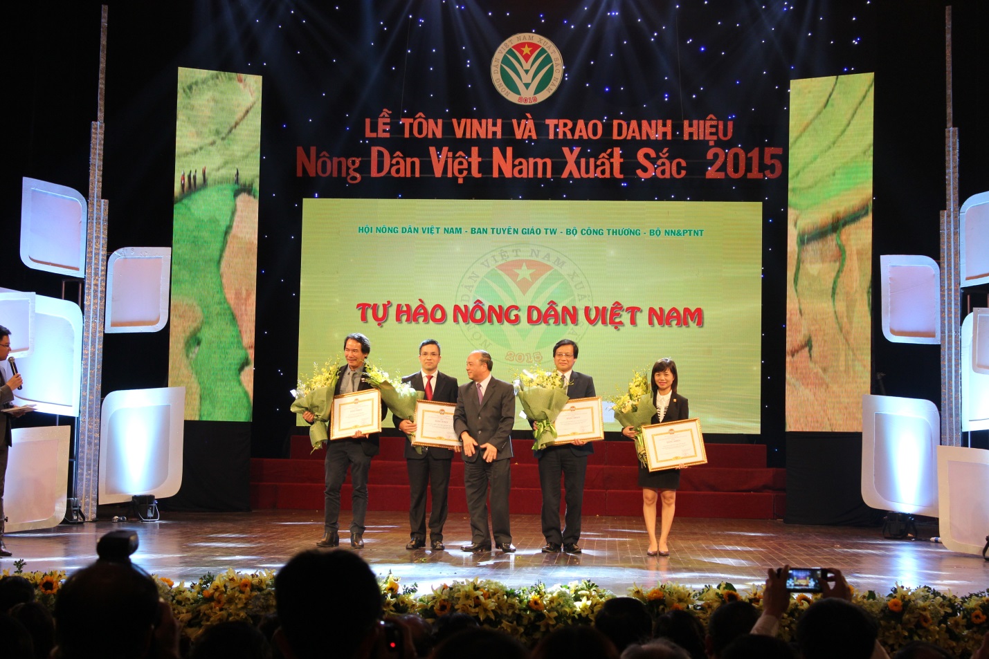 PVFCCo nhận bằng khen vì những đóng góp cho sự nghiệp phát triển nông nghiệp