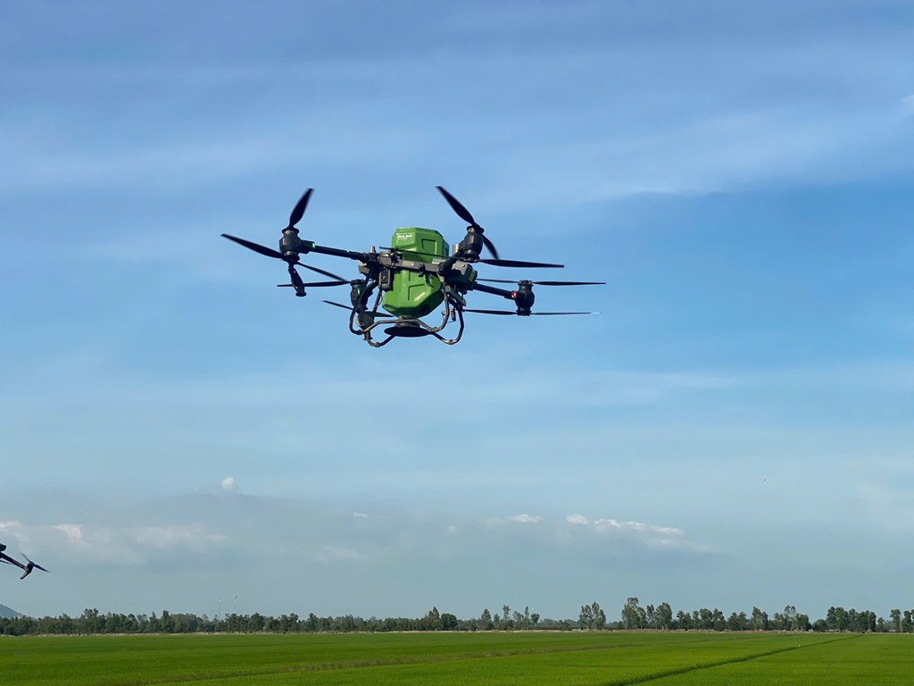 Sử dụng phân bón tiết kiệm và hiệu quả nhờ công nghệ mới Drone DJI T50