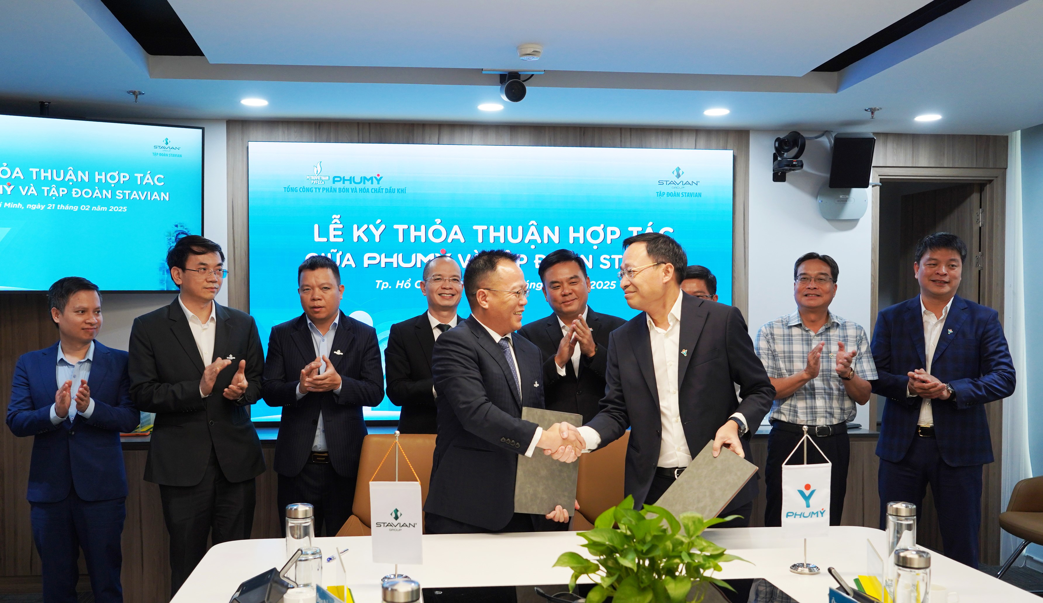 Thoả thuận Hợp tác giữa PVFCCo (Phú Mỹ) và Tập đoàn Stavian về hóa chất và hạt nhựa