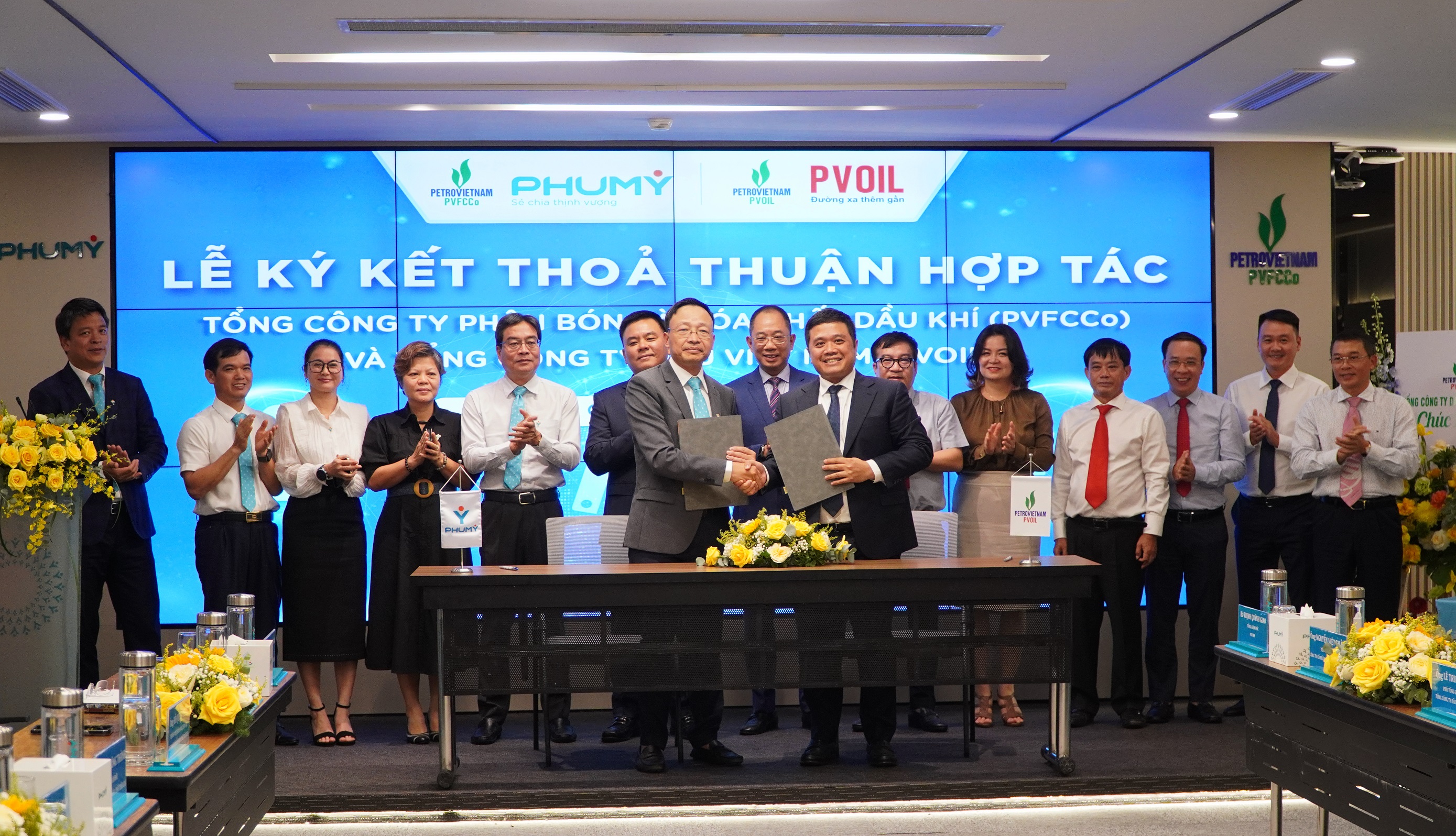 PVFCCo - Phú Mỹ và PVOIL ký kết thỏa thuận hợp tác trong lĩnh vực dịch vụ, thương mại và hóa chất