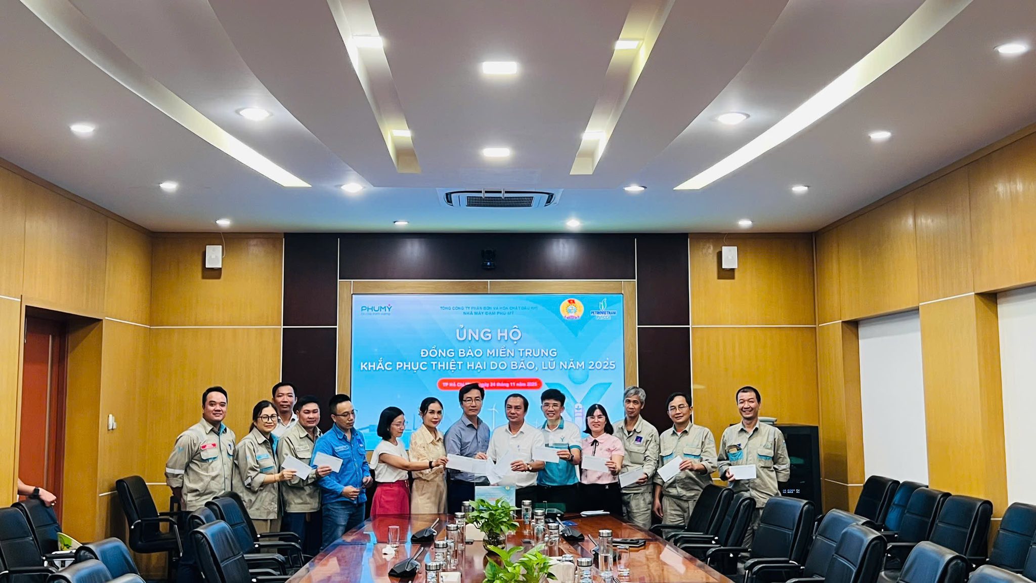 CBCNV PVFCCo – Phú Mỹ quyên góp ủng hộ đồng bào các địa phương bị thiệt hại do bão lũ