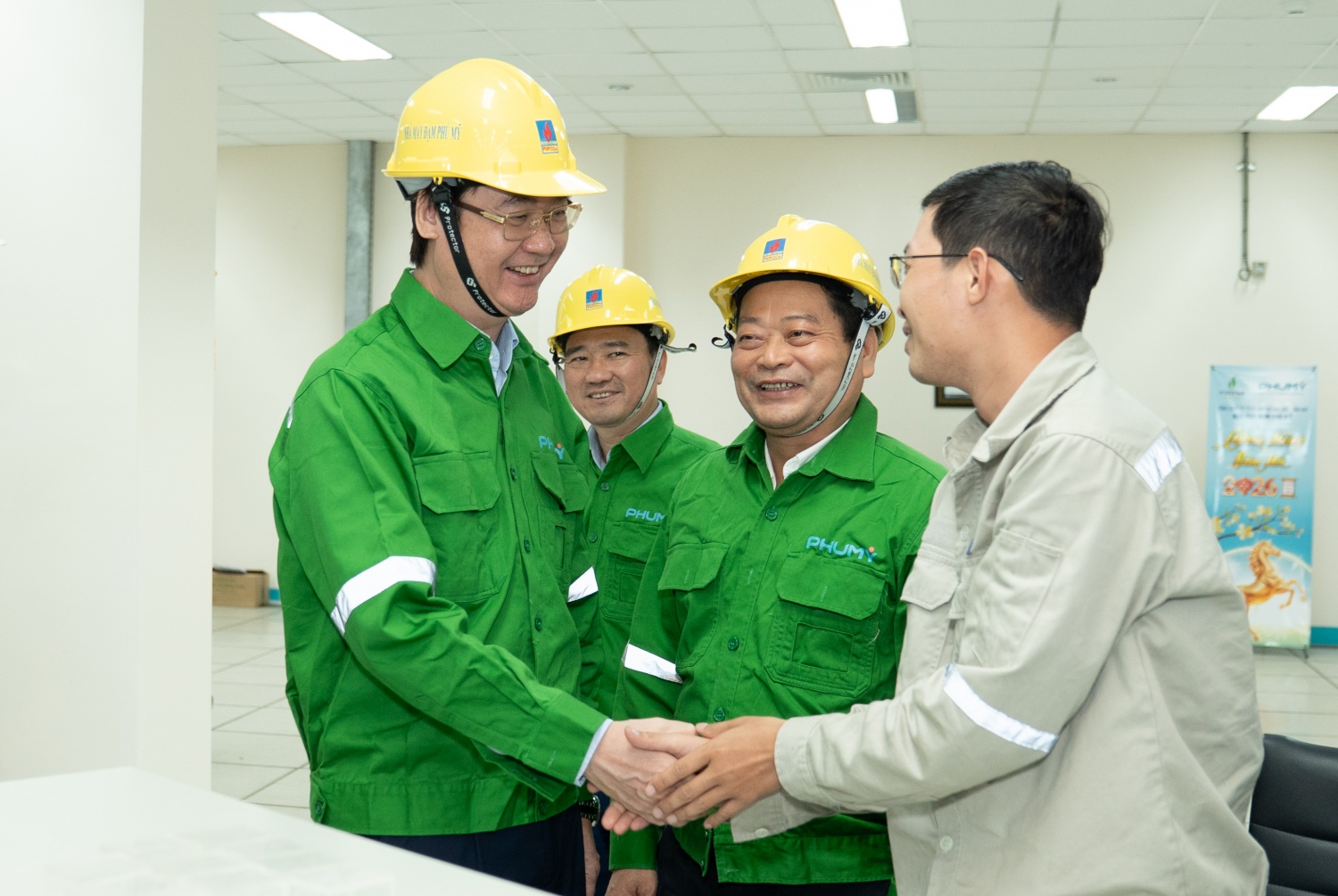 Công đoàn Petrovietnam động viên, chúc Tết người lao động Nhà máy Đạm Phú Mỹ