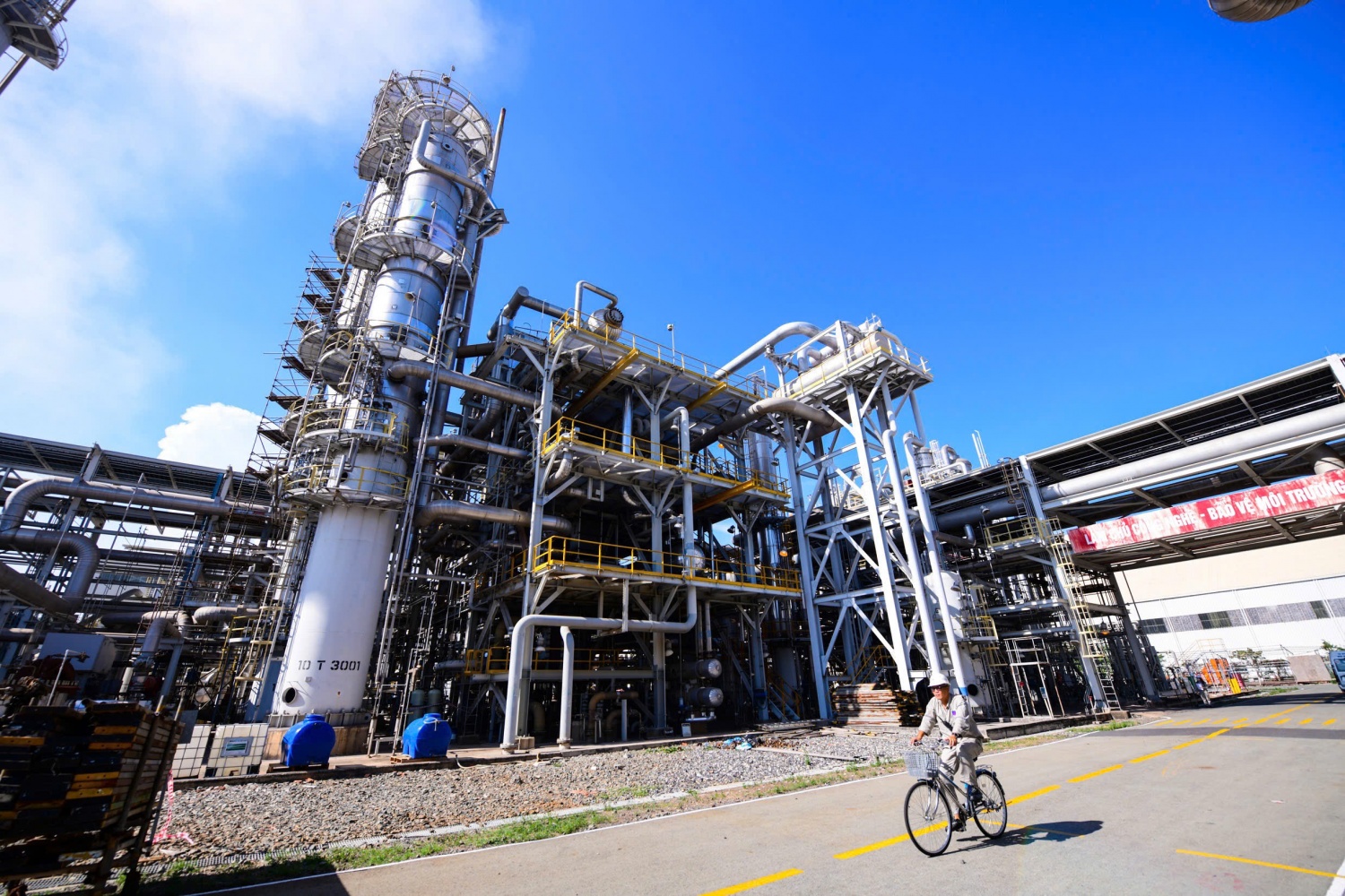 Petrovietnam and PVFCCo were honored with “Strong Brand”, “Green Brand” in Vietnam