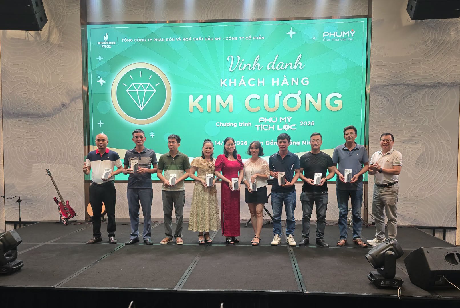 Phú Mỹ vinh danh 45 khách hàng kim cương "Phú Mỹ tích lộc"